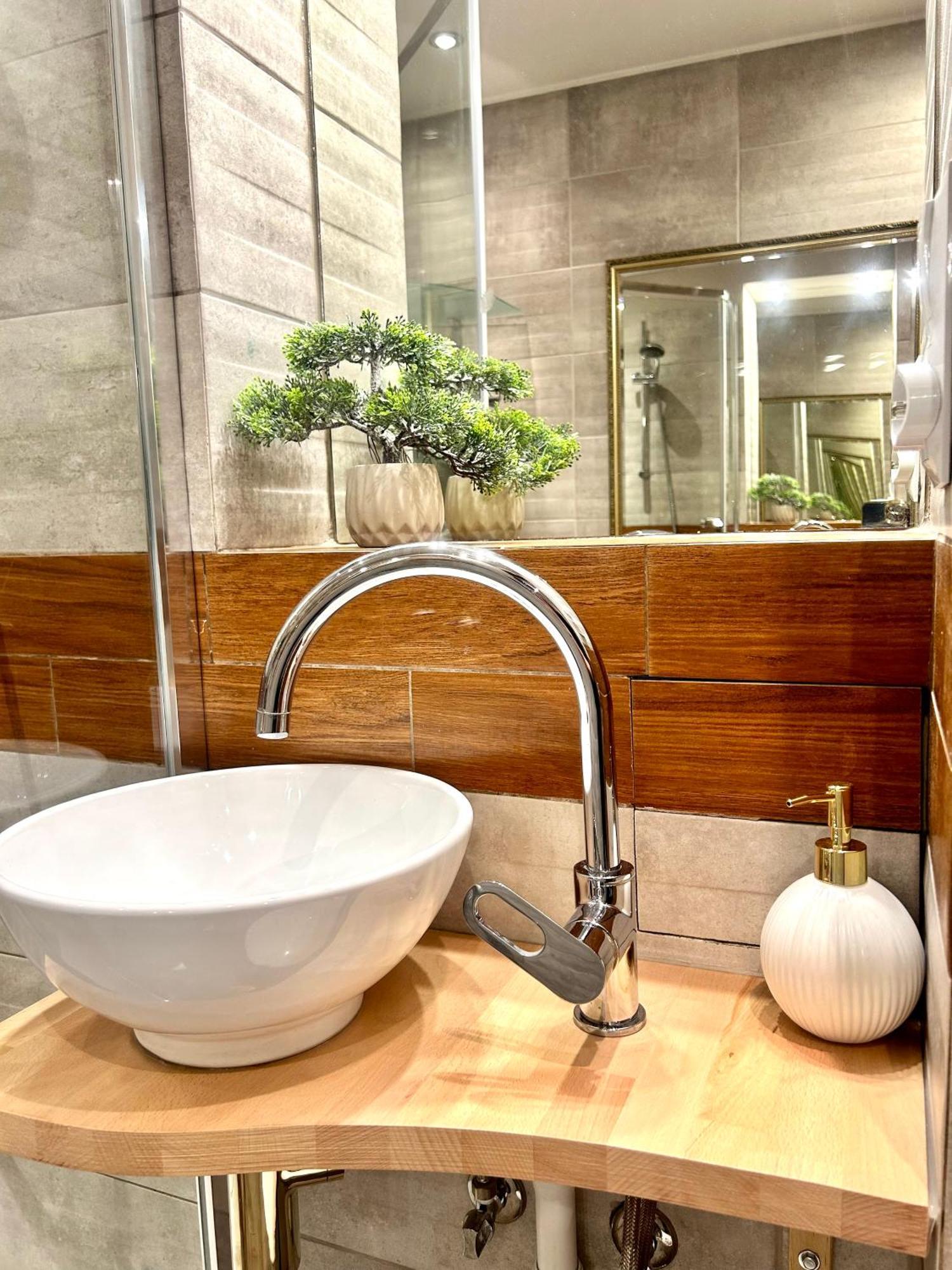 Bhakti Apartament ทอรูน ภายนอก รูปภาพ